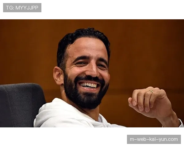 曼联马奎尔回归中卫核心，双后腰保护提升防守稳定性